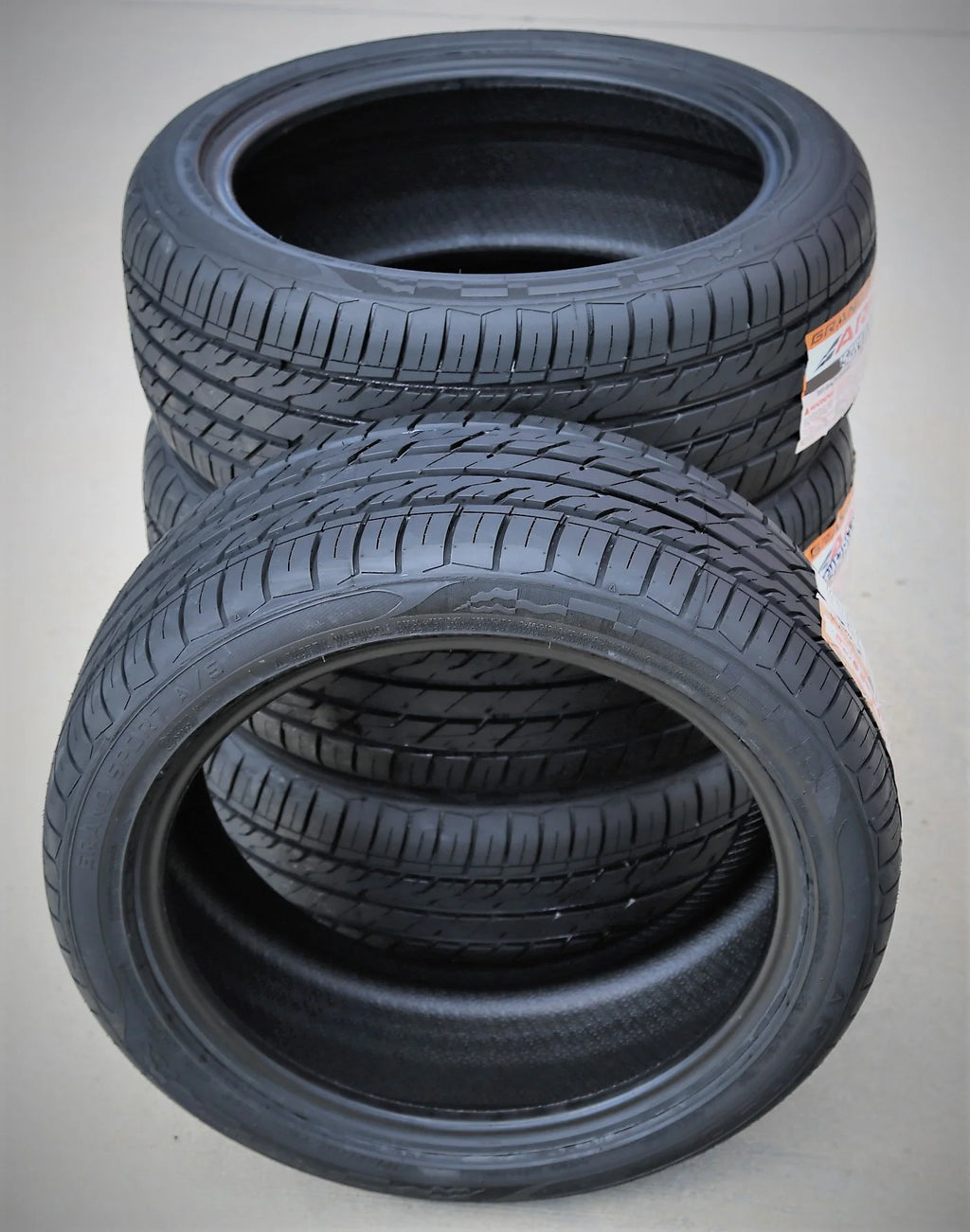 235/40R19 96 W All-Season E605