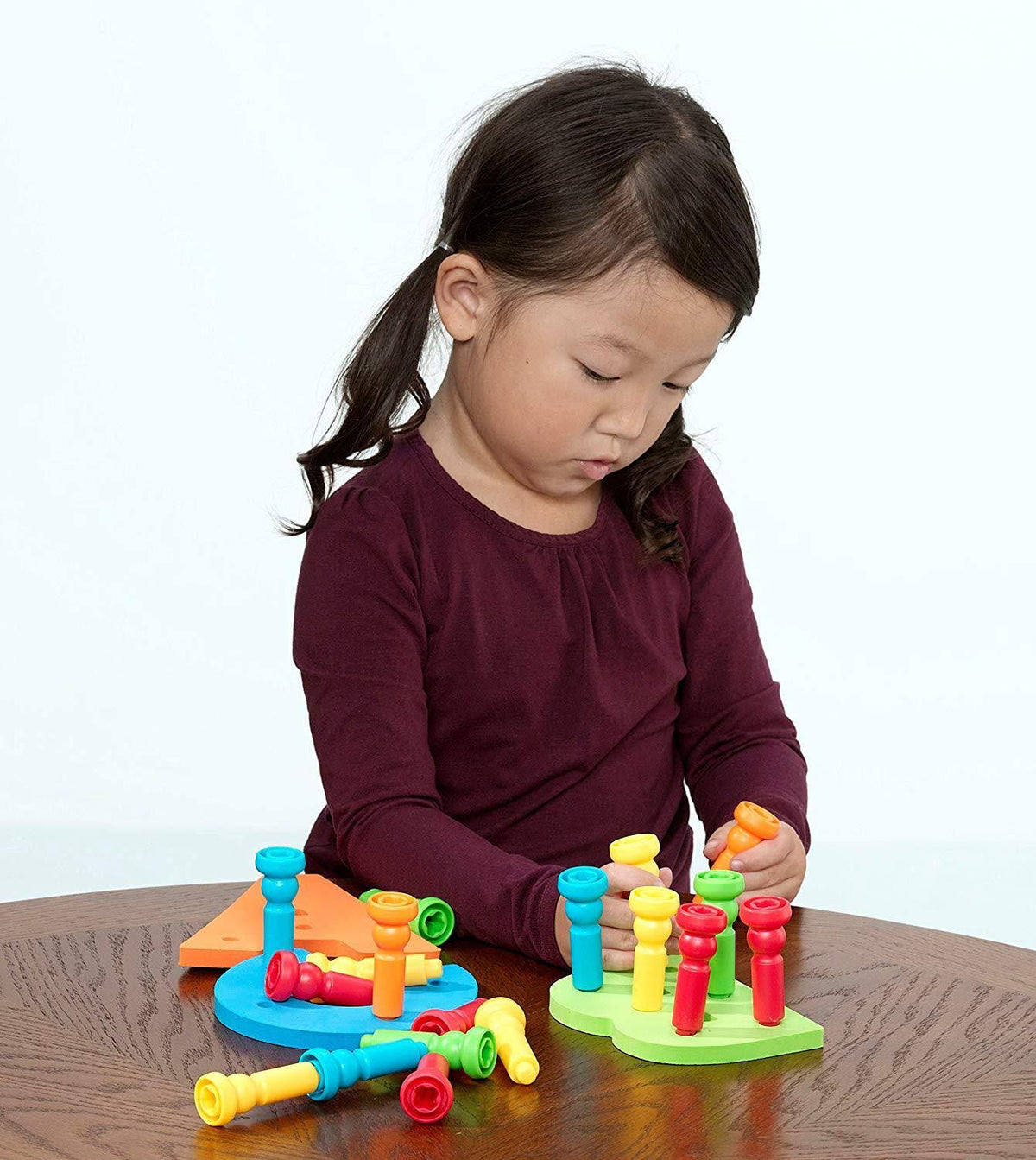 Pegboard Set with Pegs A-Z (Uppercase) I1665