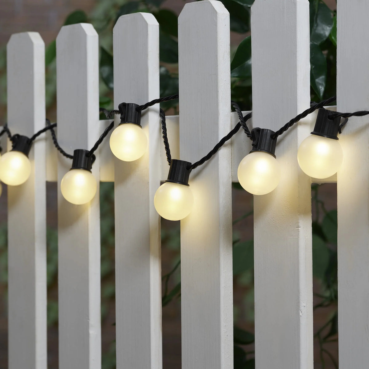 20-Count LED Frosted Globe Outdoor String Lights T79176