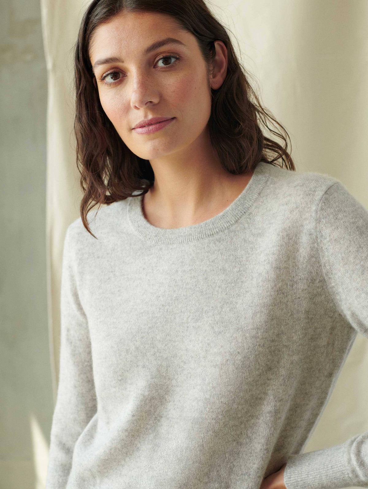 Misty Grey Heather Cashmere Crewneck Q7209