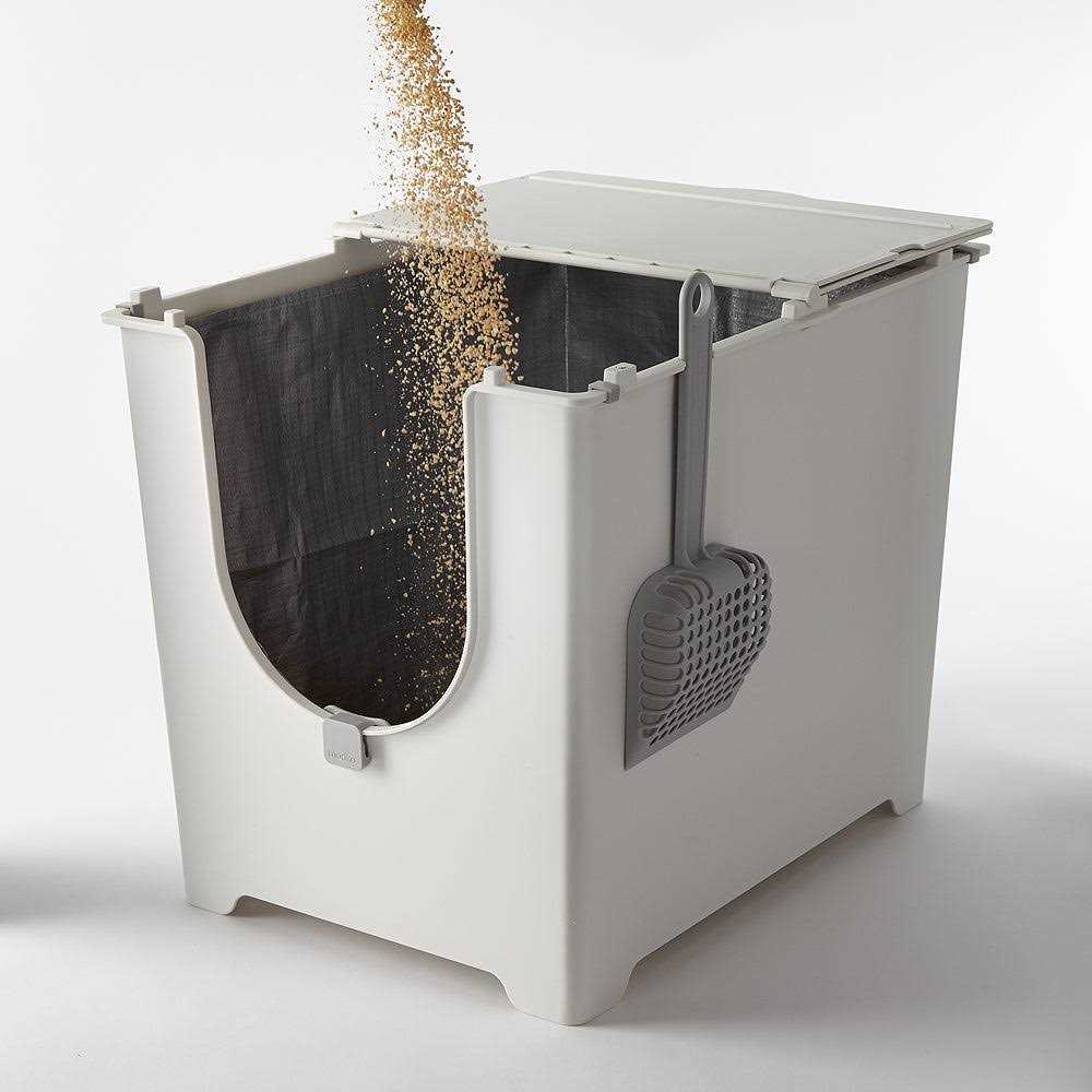 Flip Litter Box with Scoop and Reusable Liner Q420