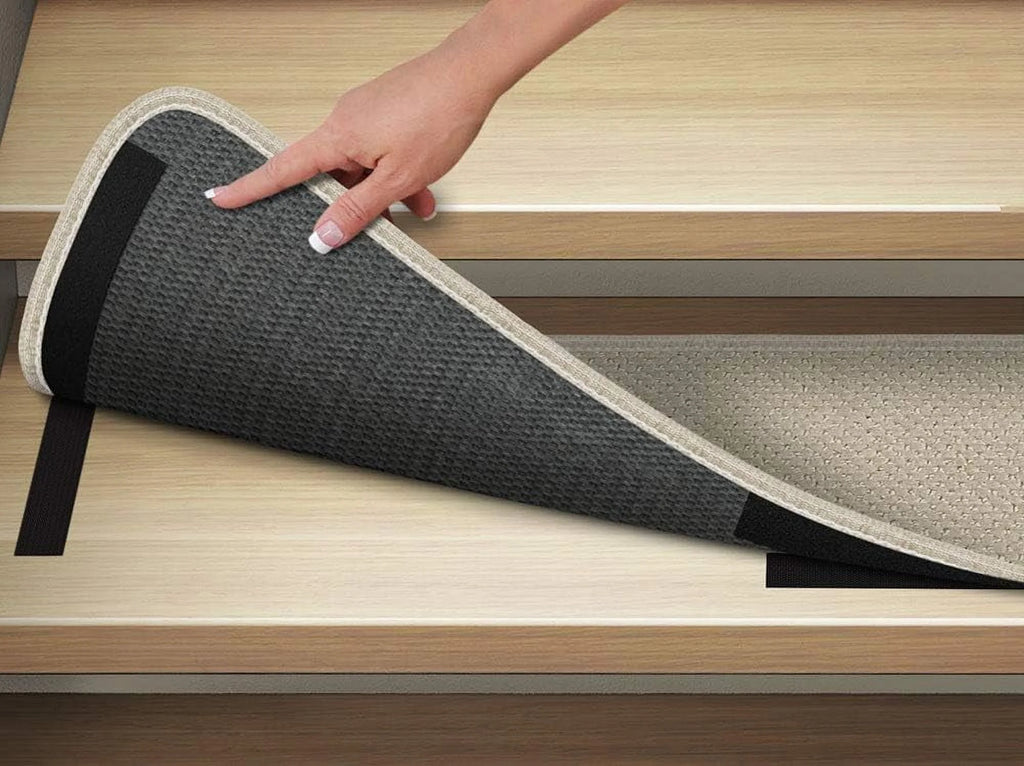 Set Of 15 Attachable Carpet Stair Treads And Matching Landing Rug U227