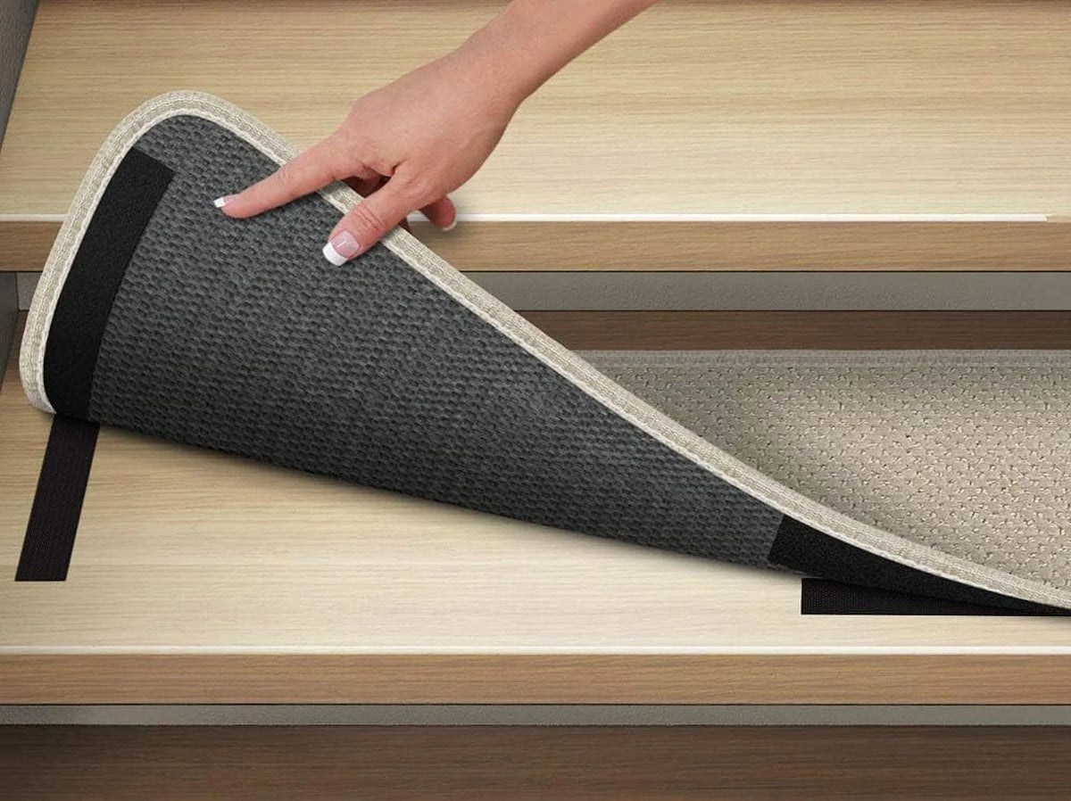 Set Of 15 Attachable Carpet Stair Treads And Matching Landing Rug U227