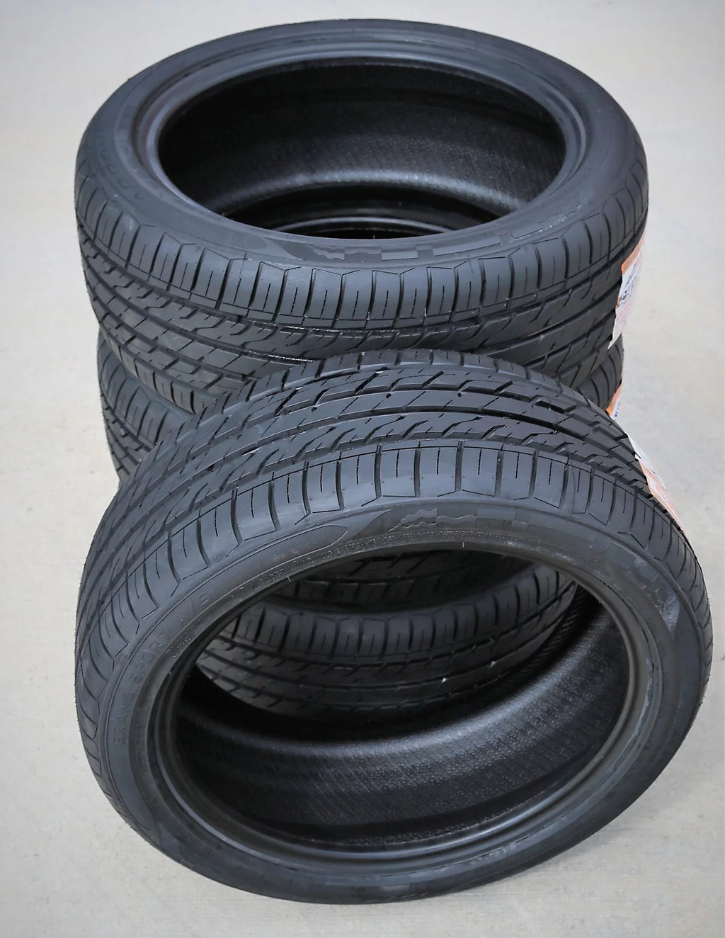 235/40R19 96 W All-Season E605