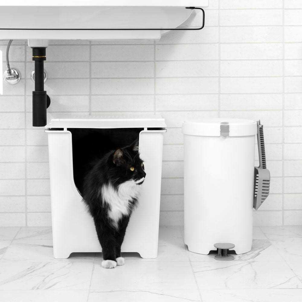 Flip Litter Box with Scoop and Reusable Liner Q420